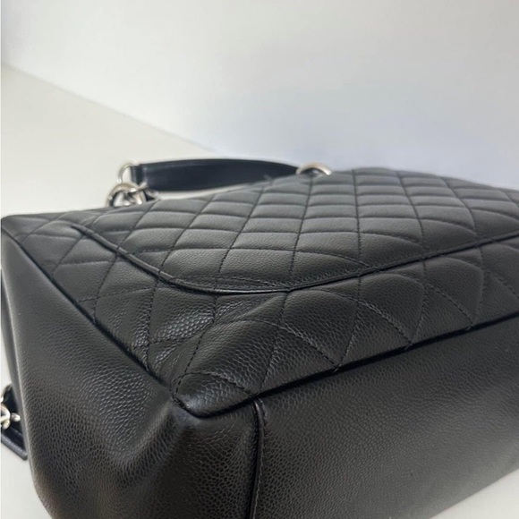 Black GST
Caviar with silver hardware - Picture 3 of 8